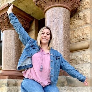 Meet your Posher, Alyson